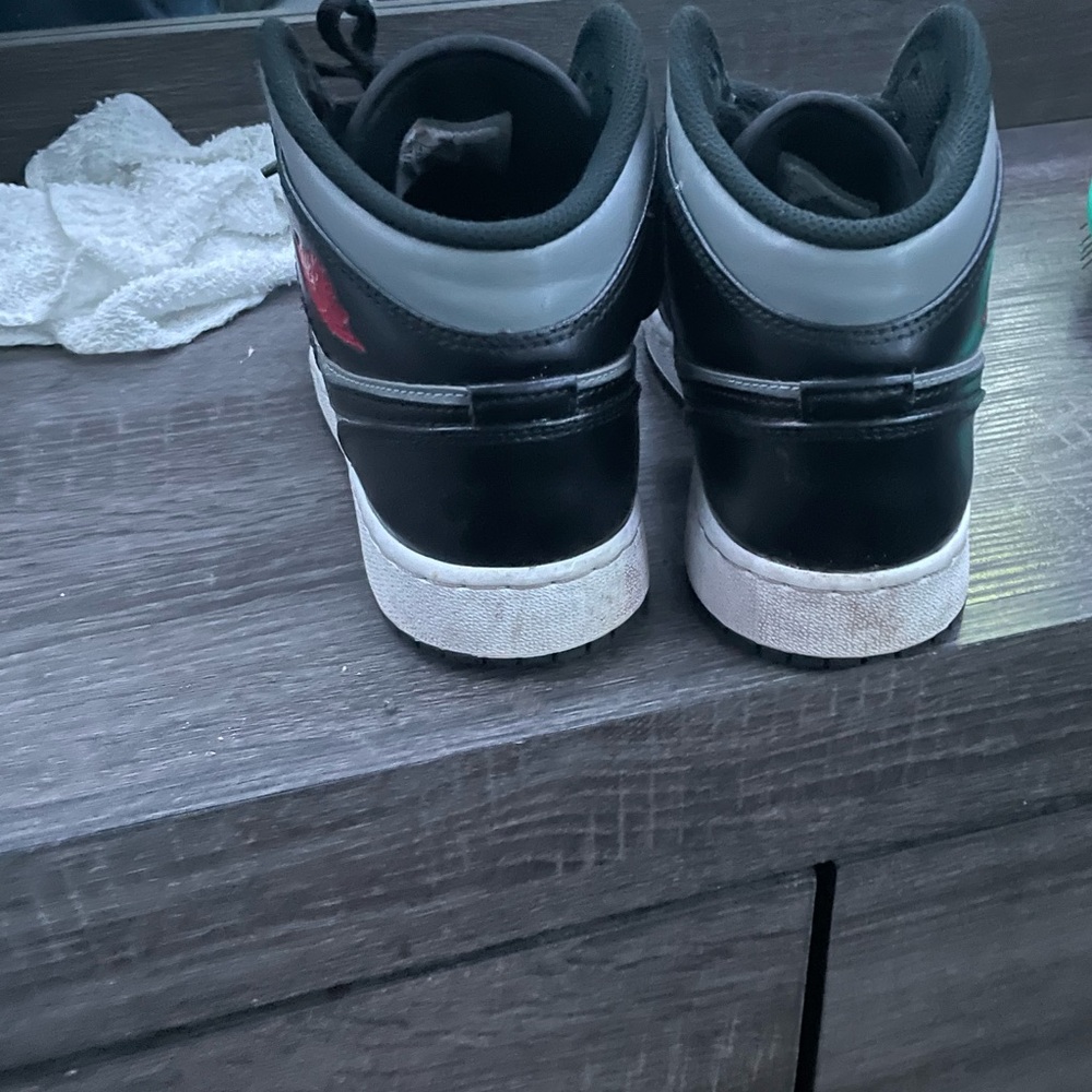 Jordan 1s - Picture 4 of 4